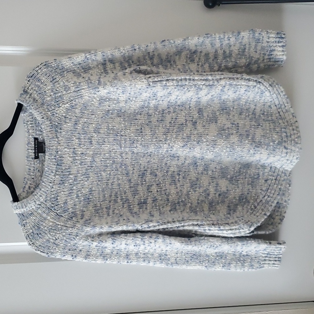 Blush & Bloom sweater with zipper detail size M